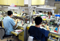 【特徴01】院内ラボ「Kavo Everest® CAD/CAM Milling Center Sendai」技工室